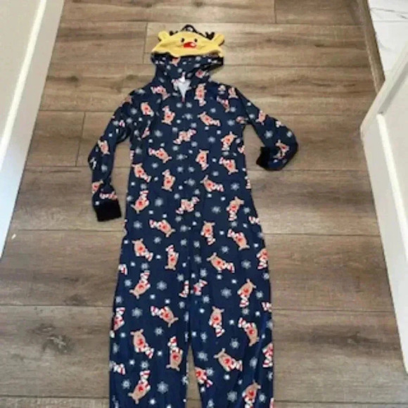 Reindeer One Piece Lounge Wear Pajamas Set Of 3 Family Dad Mom And 18 Months EUC - Picture 4 of 12